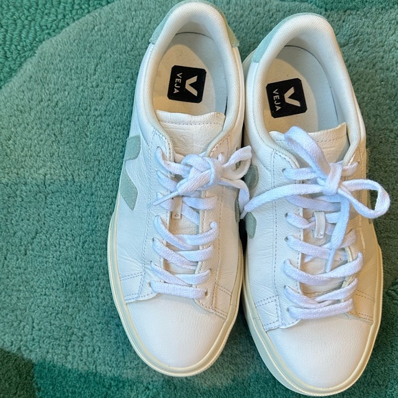 Veja White and Green Women's Sneakers - Picture 12 of 16